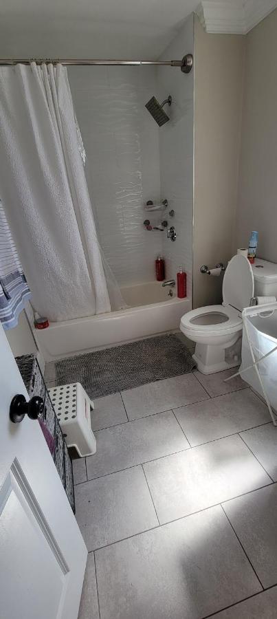 Private Bedroom Near Boston Exterior foto