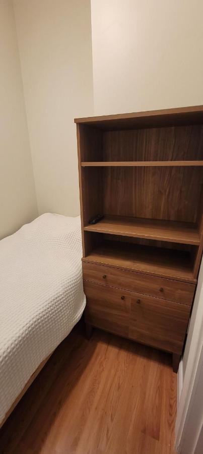 Private Bedroom Near Boston Exterior foto